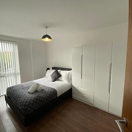 3 Bed Central Apartment *Free Parking On Site* Manchester Exterior photo