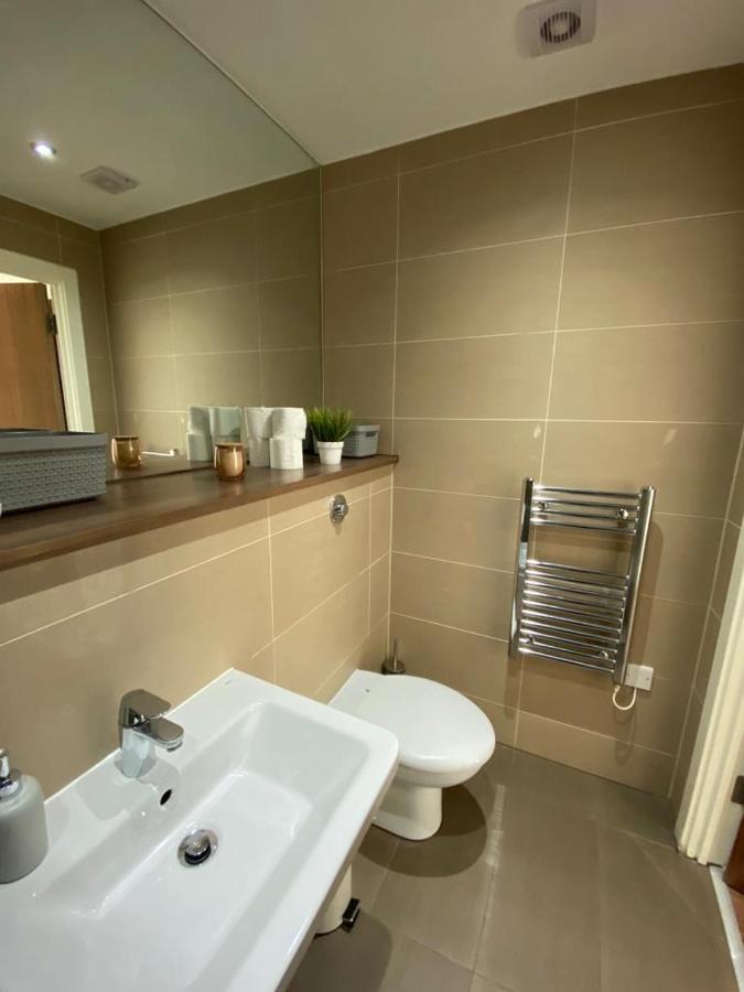 3 Bed Central Apartment *Free Parking On Site* Manchester Exterior photo